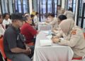 Ribuan Warga dan Buruh di Maluku Mendapatkan Pengobatan Gratis dan Bansos Jelang 80 Tahun Hari Bhayangkara