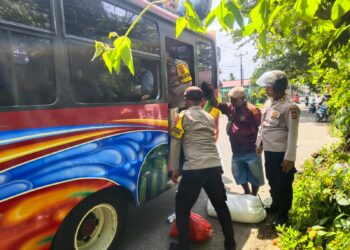 Cegah Gangguan Kamtibmas, Polsek Salahutu Amankan 200 Liter Sopi di Tulehu​