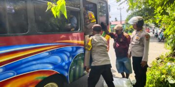 Cegah Gangguan Kamtibmas, Polsek Salahutu Amankan 200 Liter Sopi di Tulehu​